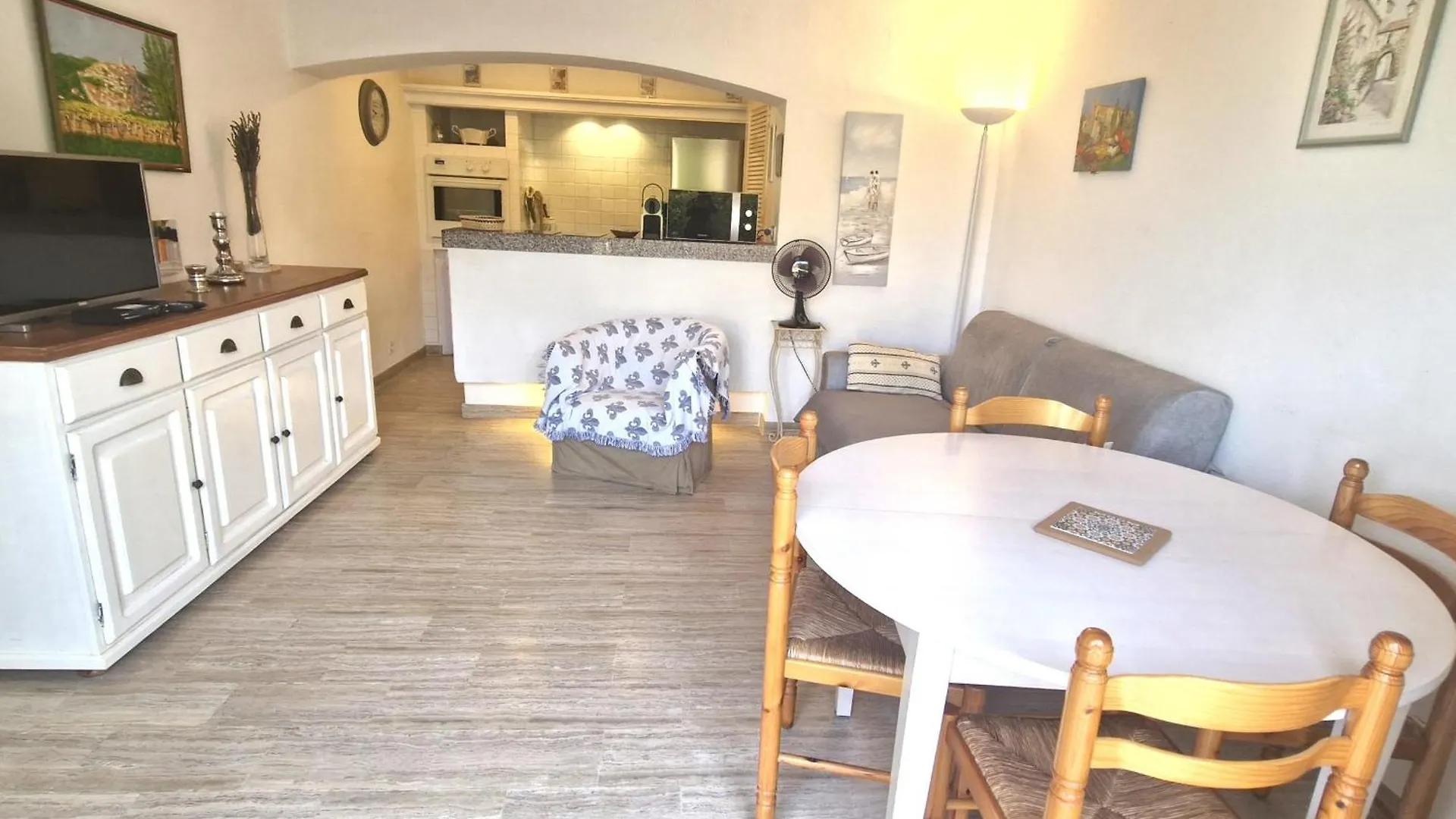 Apartment Appartement Climatise Avec Terrasse Et Parking Pres Du Centre-Ville De Sainte-Maxime - Fr-1-780-84