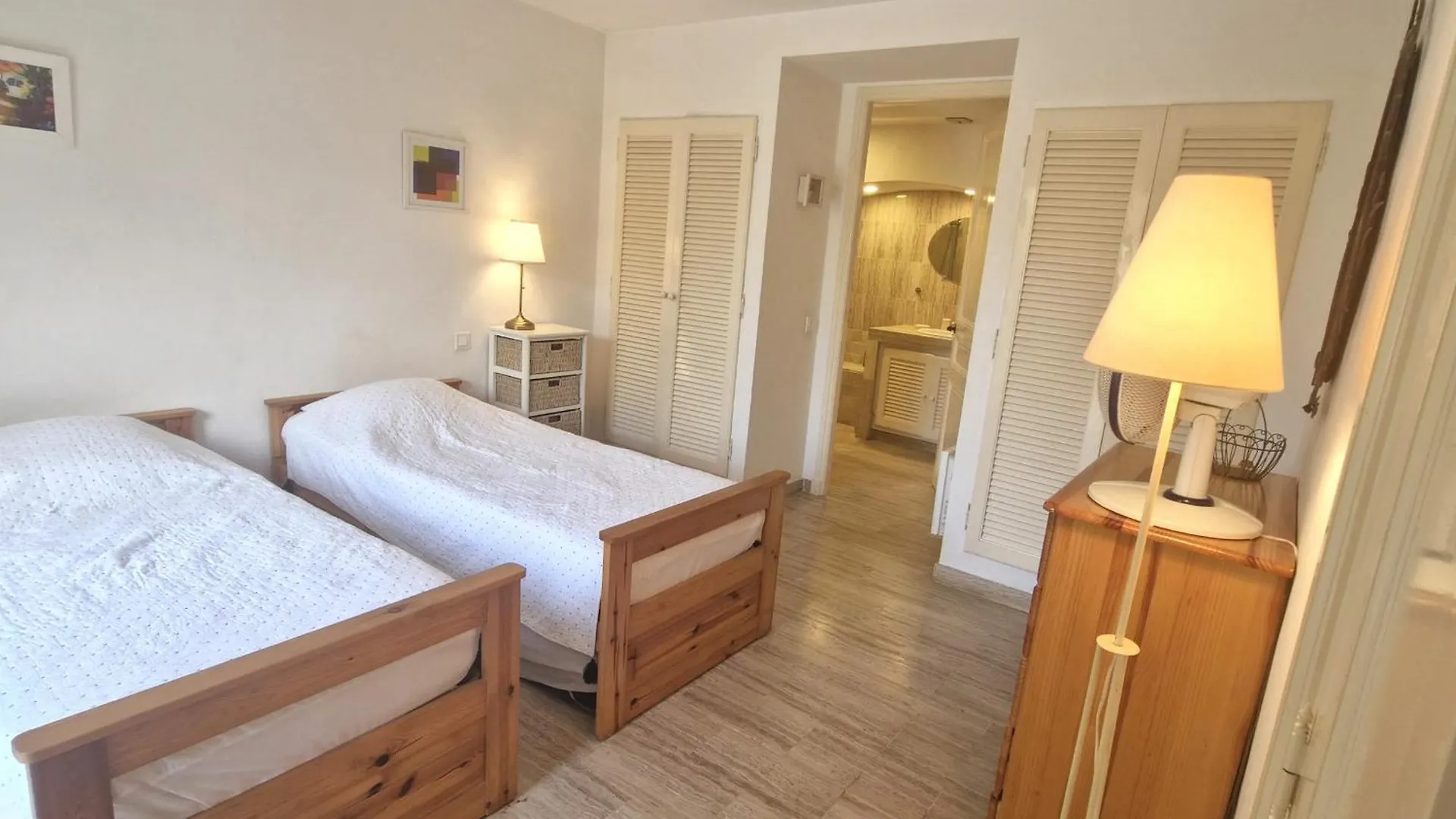 Appartement Climatise Avec Terrasse Et Parking Pres Du Centre-Ville De Sainte-Maxime - Fr-1-780-84