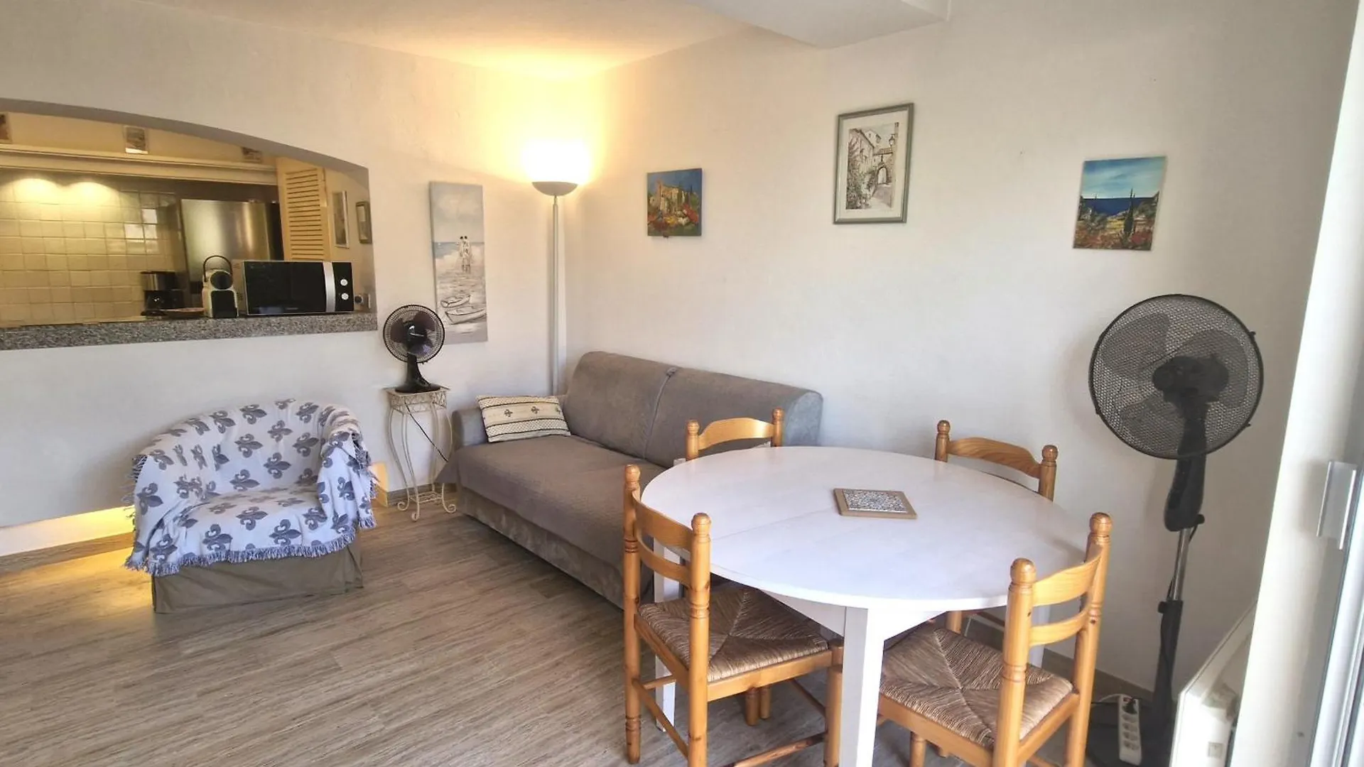 Appartement Climatise Avec Terrasse Et Parking Pres Du Centre-Ville De Sainte-Maxime - Fr-1-780-84 France