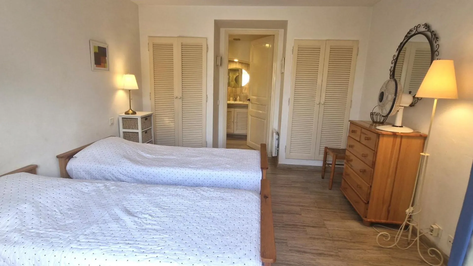 Apartment Appartement Climatise Avec Terrasse Et Parking Pres Du Centre-Ville De Sainte-Maxime - Fr-1-780-84