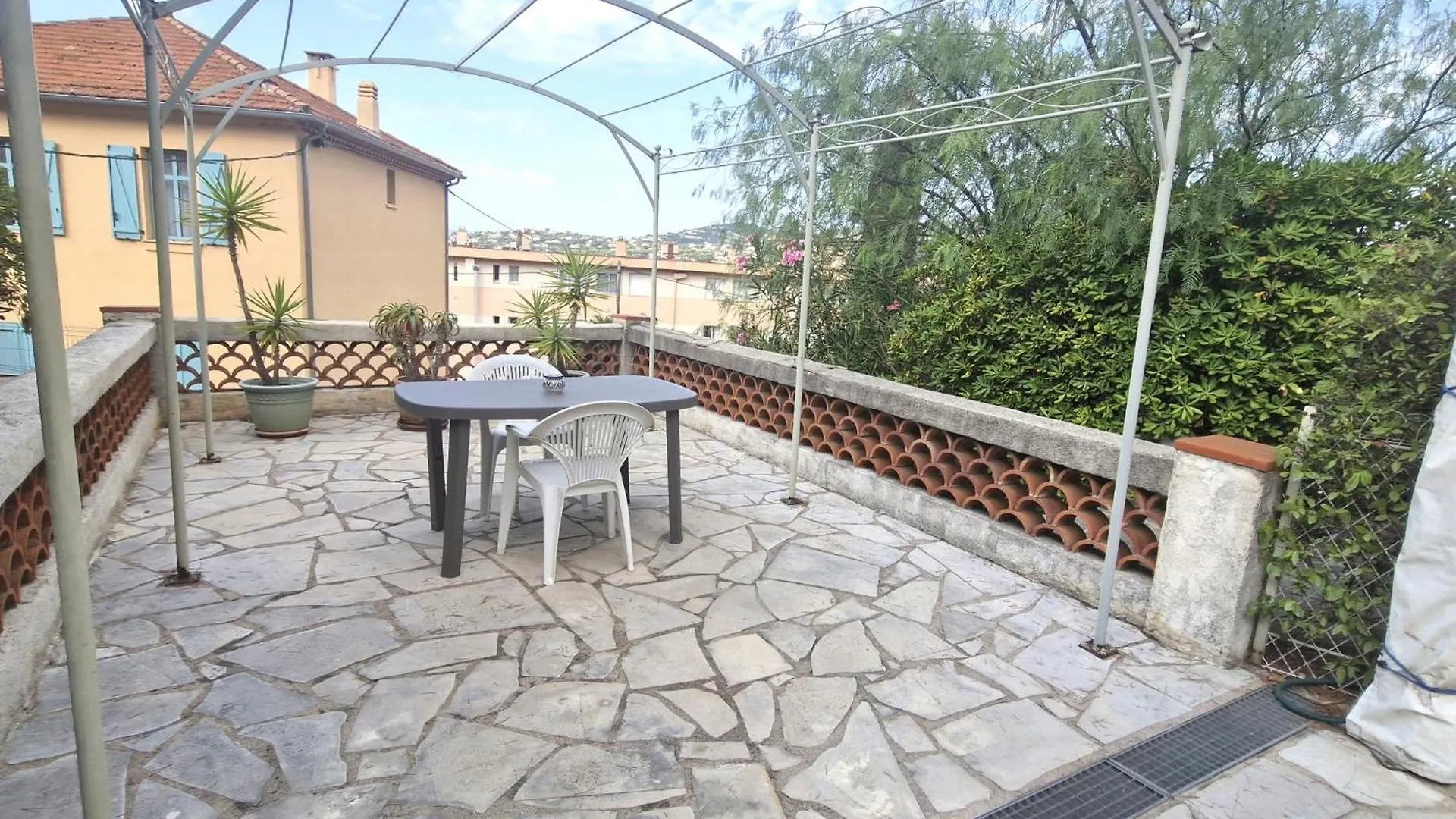 Appartement Climatise Avec Terrasse Et Parking Pres Du Centre-Ville De Sainte-Maxime - Fr-1-780-84 0*,  France