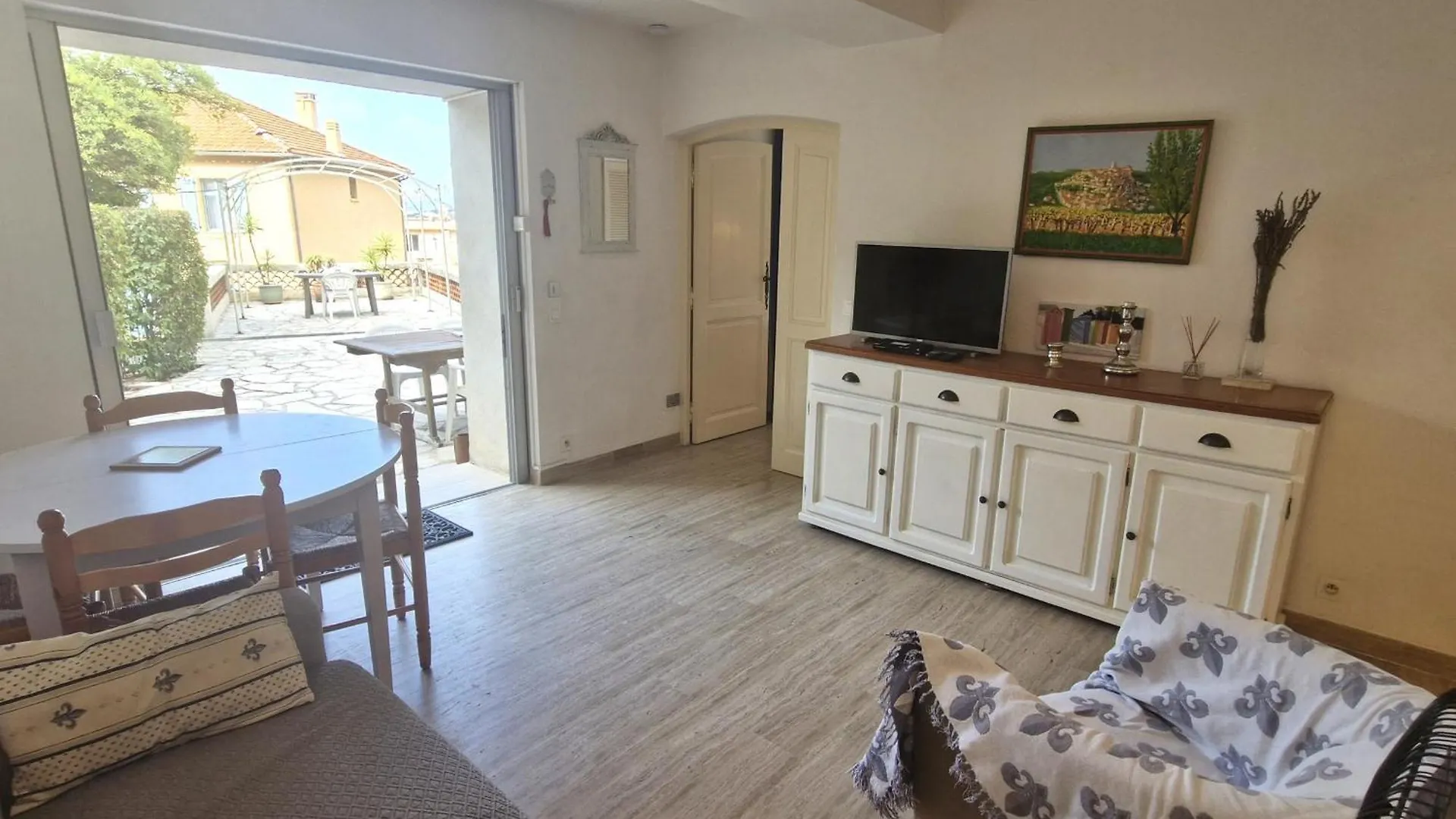 Appartement Climatise Avec Terrasse Et Parking Pres Du Centre-Ville De Sainte-Maxime - Fr-1-780-84 Apartment