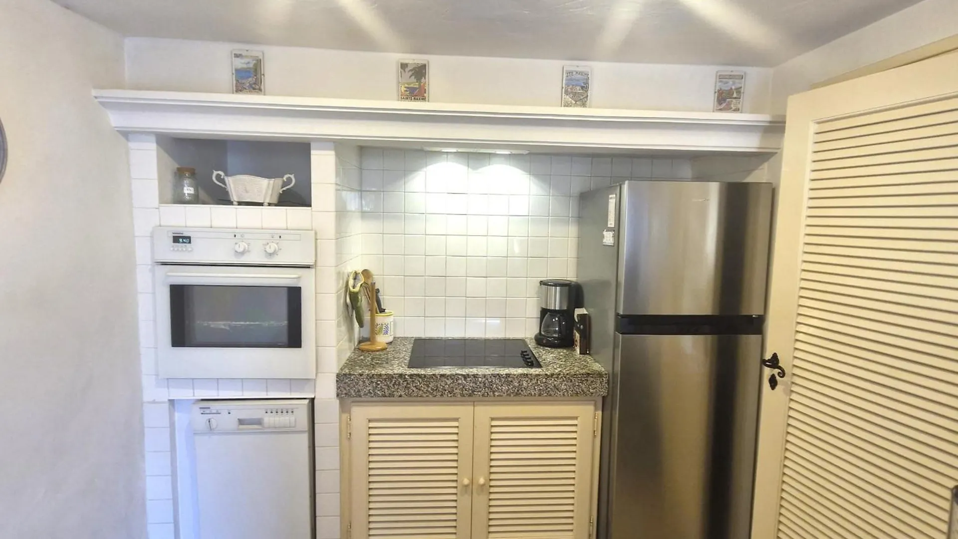 Apartment Appartement Climatise Avec Terrasse Et Parking Pres Du Centre-Ville De Sainte-Maxime - Fr-1-780-84 France