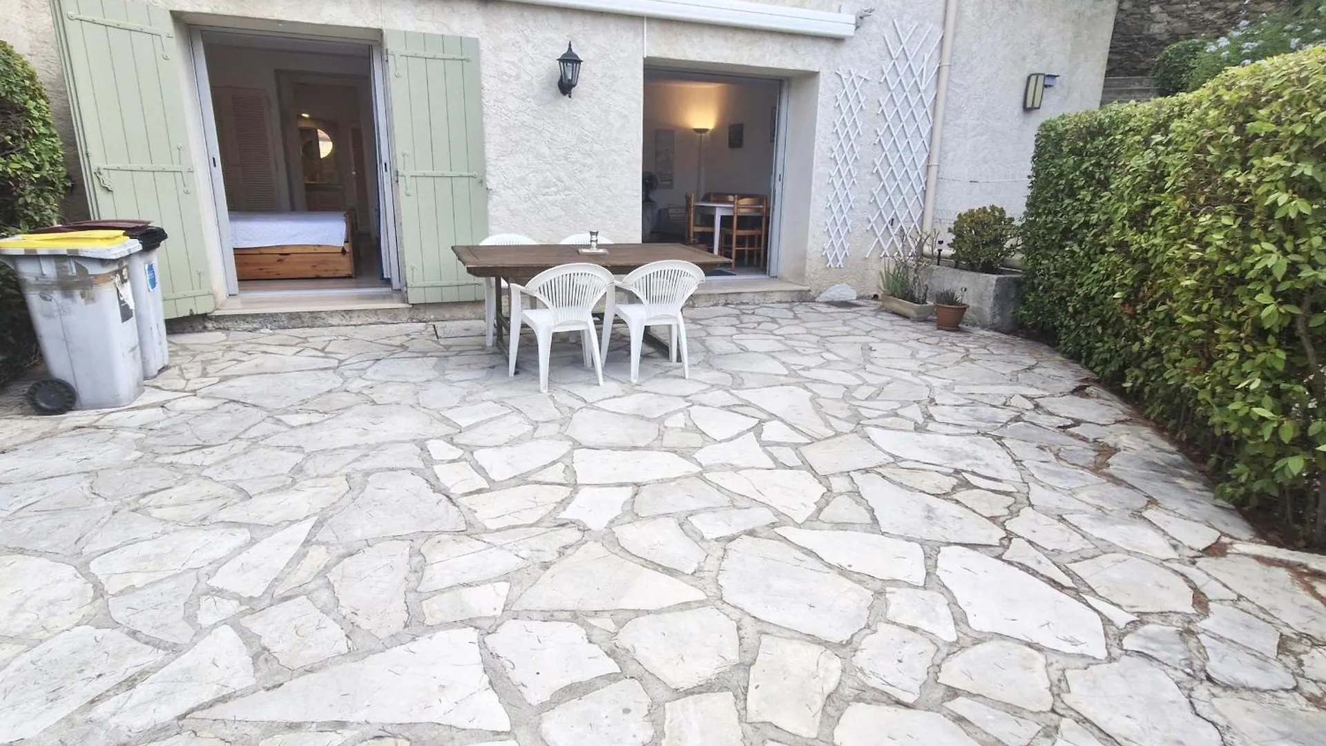 Appartement Climatise Avec Terrasse Et Parking Pres Du Centre-Ville De Sainte-Maxime - Fr-1-780-84 0*,