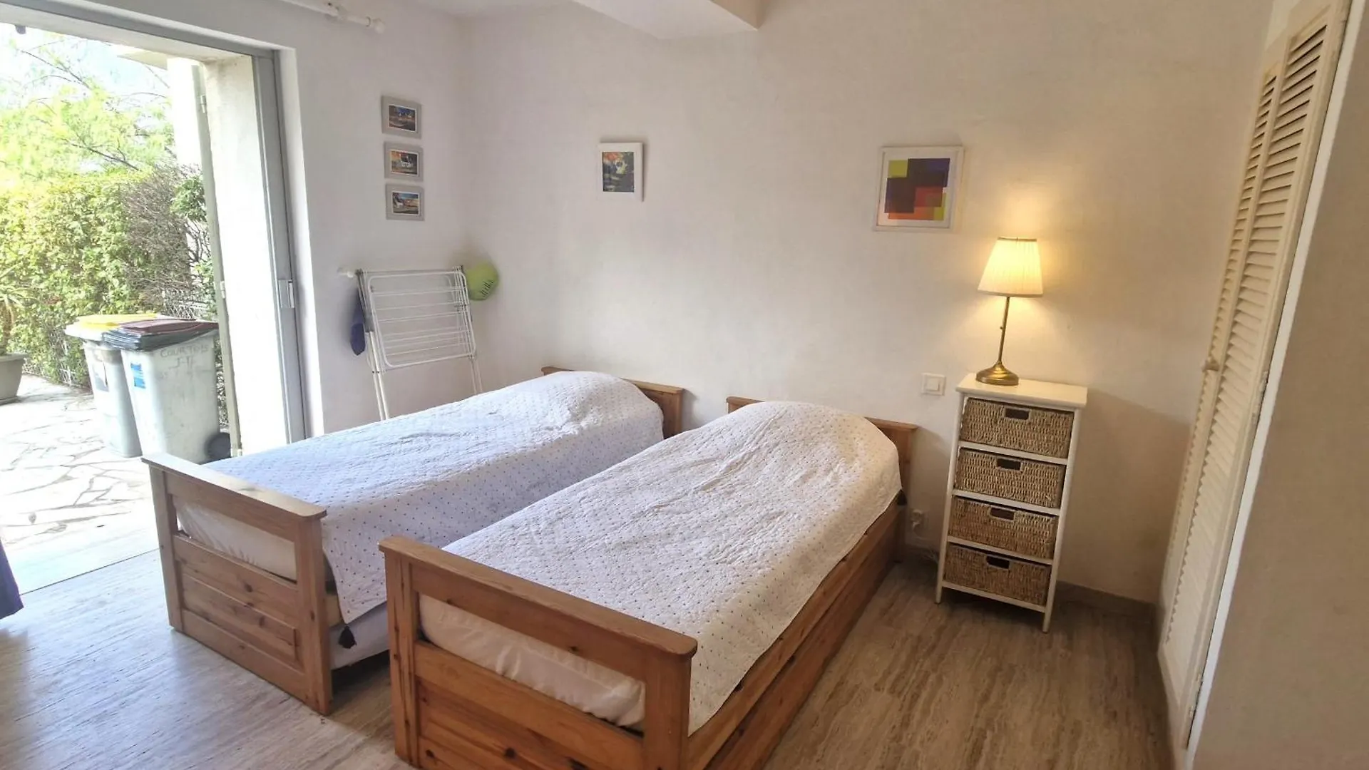 Appartement Climatise Avec Terrasse Et Parking Pres Du Centre-Ville De Sainte-Maxime - Fr-1-780-84 0*,  France