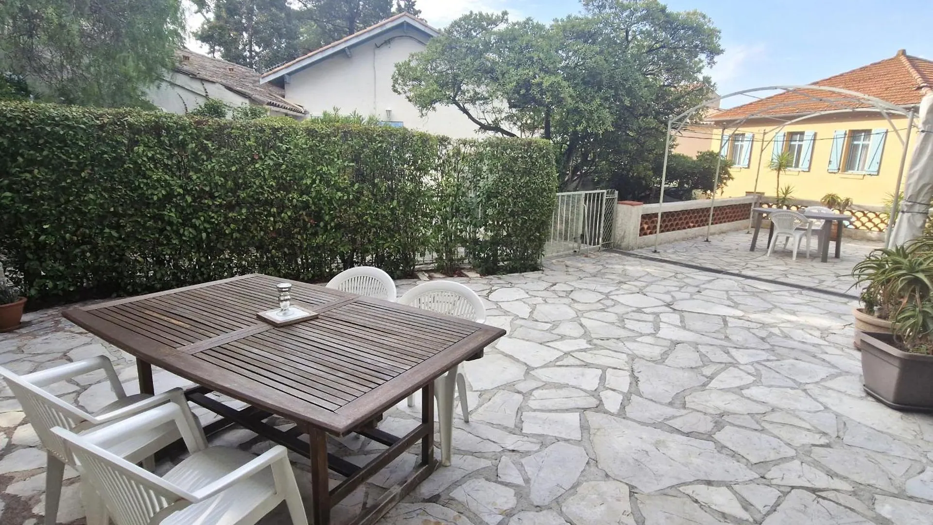 Appartement Climatise Avec Terrasse Et Parking Pres Du Centre-Ville De Sainte-Maxime - Fr-1-780-84